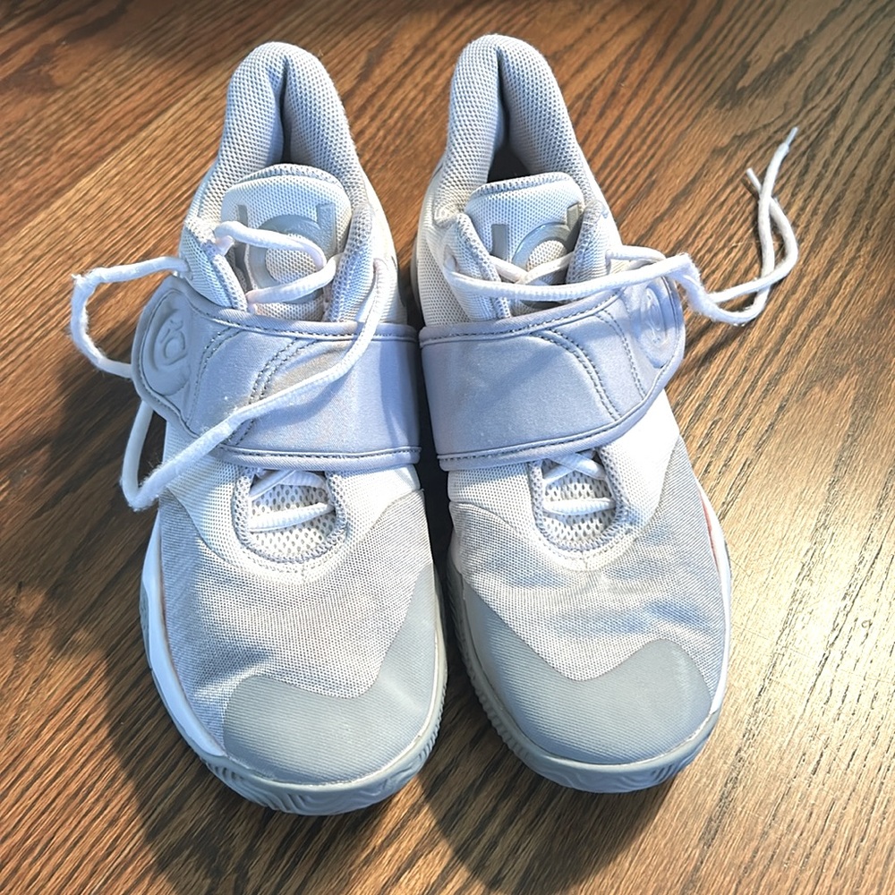 🌿Nike women’s basketball shoes, high top, size 8🌿